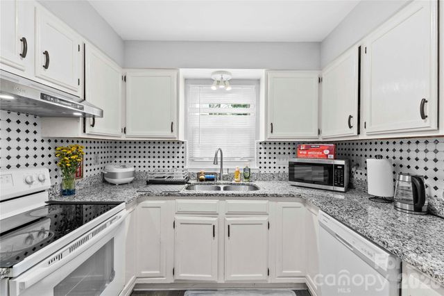 7130 Bluff Wood Cove, Charlotte, NC 28212