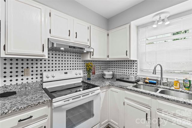 7130 Bluff Wood Cove, Charlotte, NC 28212