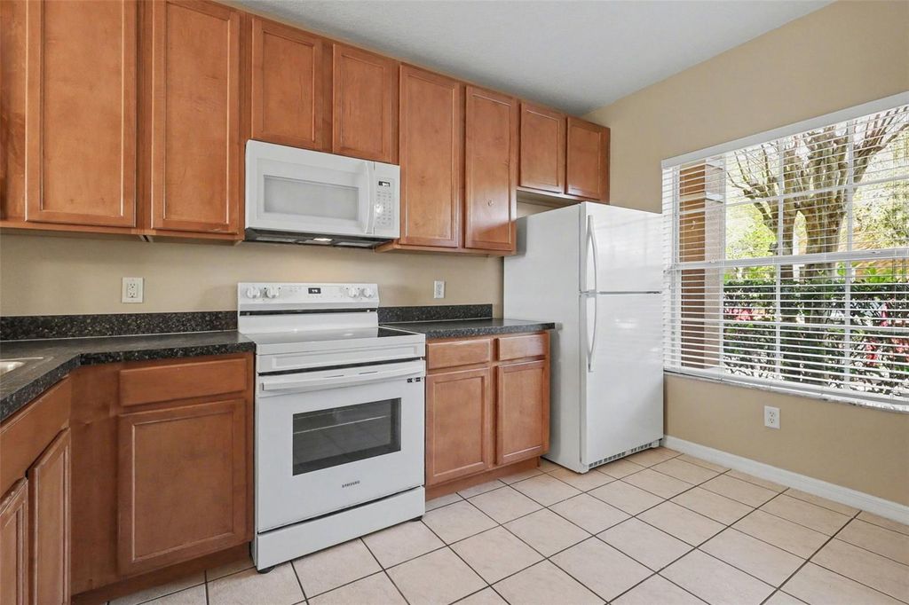 Image 4 of property listing at 948 CHELSEA DRIVE, Davenport, FL 33897