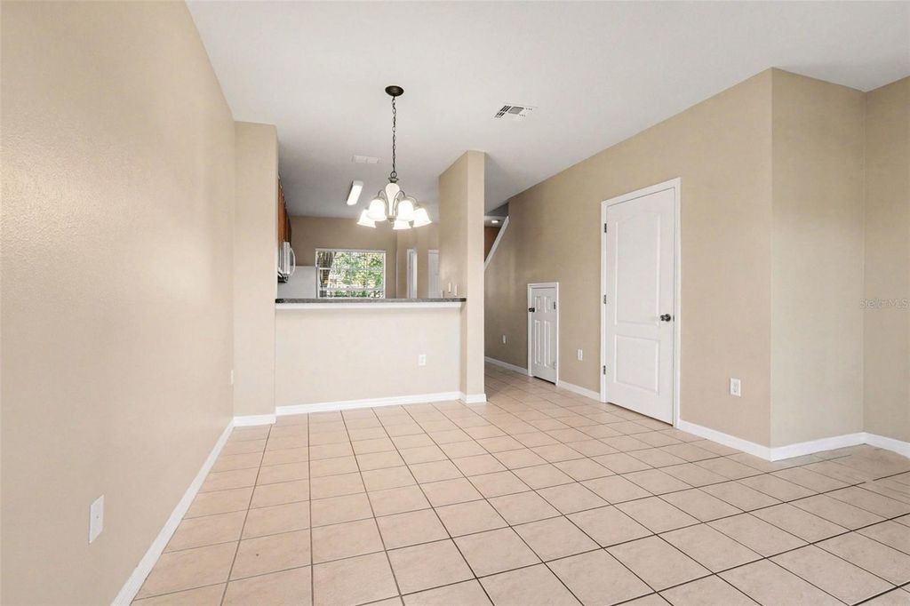 Image 5 of property listing at 948 CHELSEA DRIVE, Davenport, FL 33897