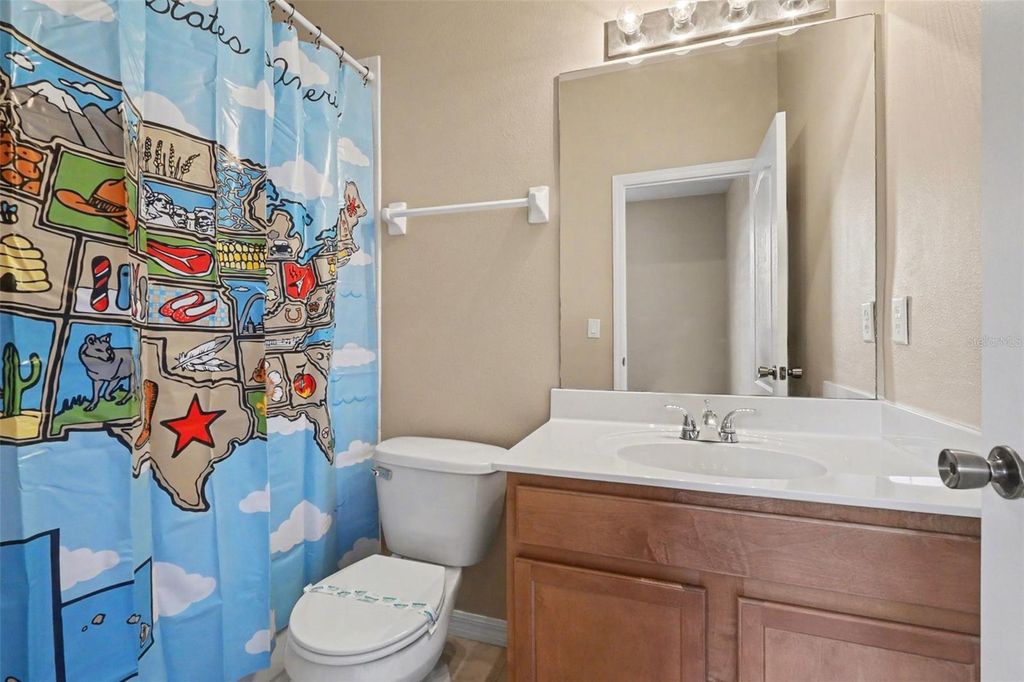 Image 10 of property listing at 948 CHELSEA DRIVE, Davenport, FL 33897