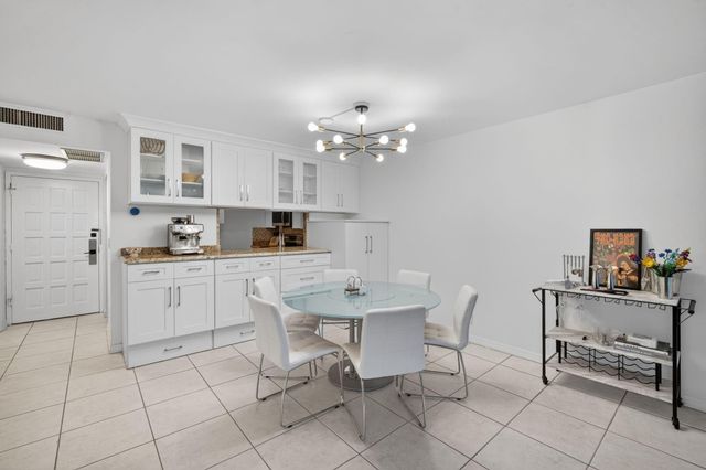 3900 N Hills Drive 306, Hollywood, FL 33021