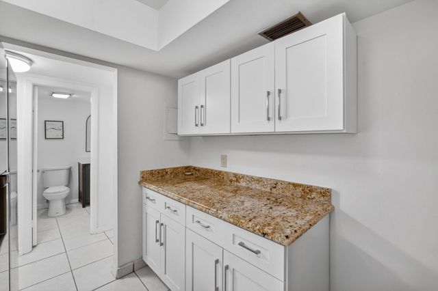 3900 N Hills Drive 306, Hollywood, FL 33021