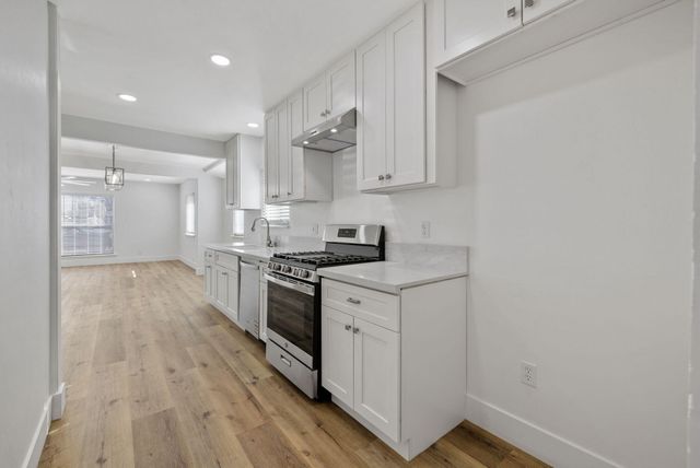 1404 Kaweah Street, Hanford, CA 93230