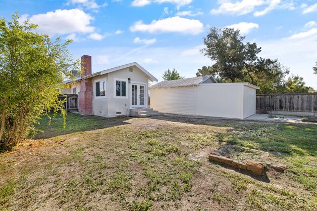 1404 Kaweah Street, Hanford, CA 93230