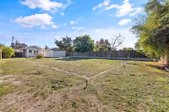 1404 Kaweah Street, Hanford, CA 93230