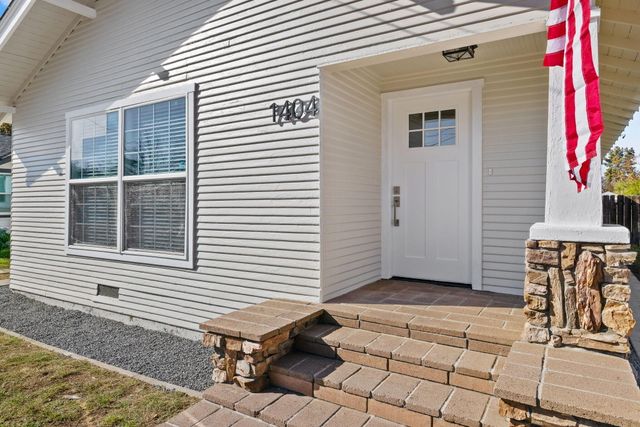 1404 Kaweah Street, Hanford, CA 93230