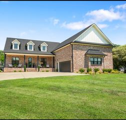 162 Vantrease Rd, Cottontown, TN 37048