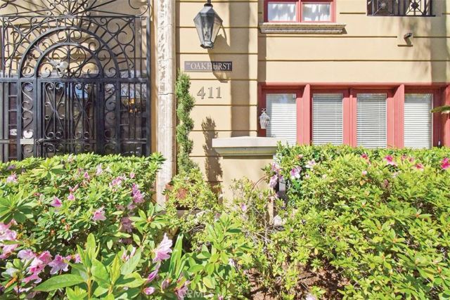 411 N Oakhurst Drive 102, Beverly Hills, CA 90210