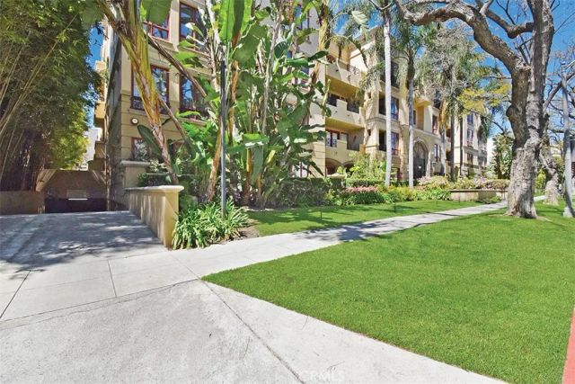 411 N Oakhurst Drive 102, Beverly Hills, CA 90210