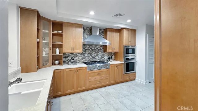 411 N Oakhurst Drive 102, Beverly Hills, CA 90210