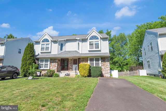 24 PEARL DR, Doylestown, PA 18901