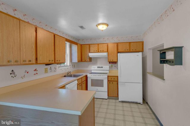 24 PEARL DR, Doylestown, PA 18901