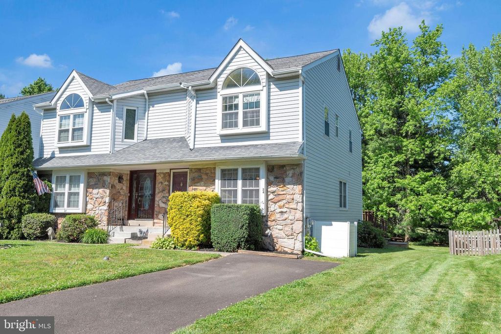 24 PEARL DR, Doylestown, PA 18901
