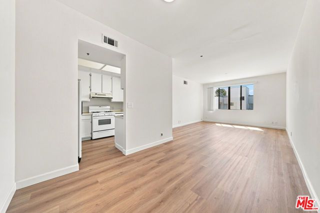 533 S St Andrews Place 404, Los Angeles, CA 90020