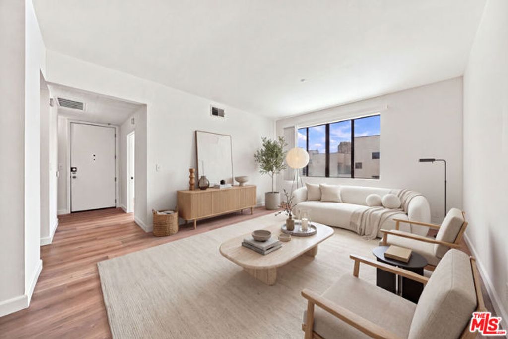 533 S St Andrews Place 404, Los Angeles, CA 90020