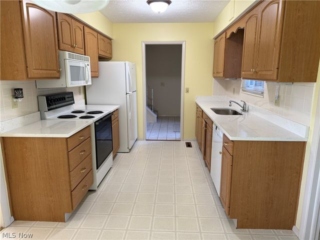 19281 Idlewood Trail, Strongsville, OH 44149