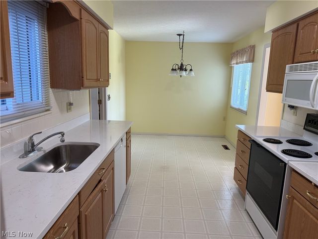 19281 Idlewood Trail, Strongsville, OH 44149
