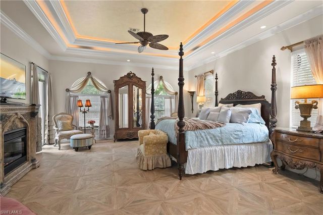 649 Bow Line DR, Naples, FL 34103