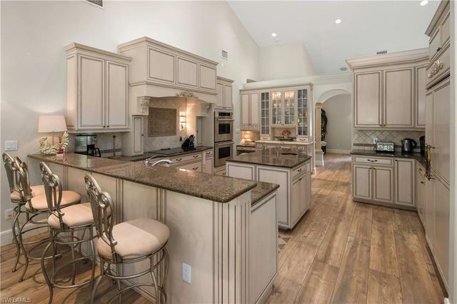 649 Bow Line DR, Naples, FL 34103