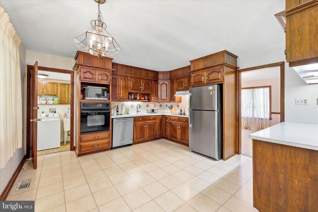 1295 WAKEFIELD CT CT, Glen Mills, PA 19342