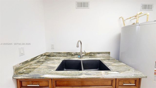 6265 W 10th Ave, Hialeah, FL 33012