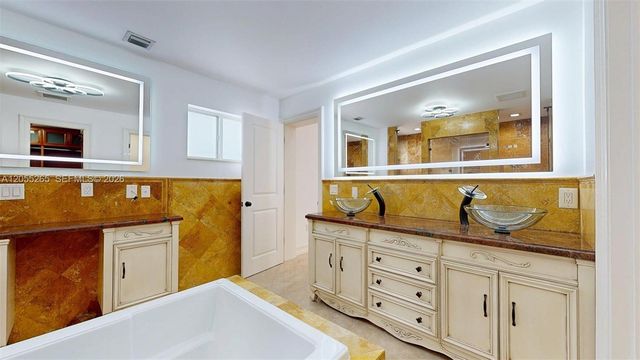6265 W 10th Ave, Hialeah, FL 33012