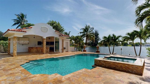 6265 W 10th Ave, Hialeah, FL 33012