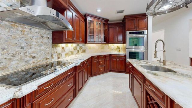 6265 W 10th Ave, Hialeah, FL 33012