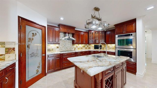 6265 W 10th Ave, Hialeah, FL 33012