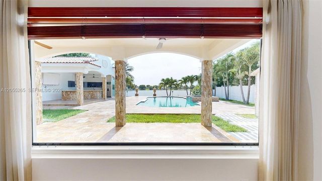 6265 W 10th Ave, Hialeah, FL 33012