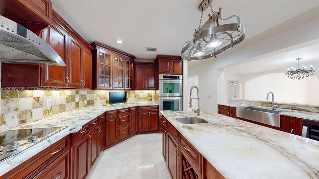 6265 W 10th Ave, Hialeah, FL 33012