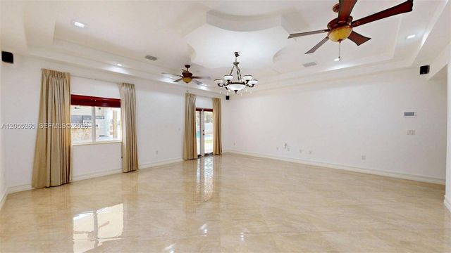 6265 W 10th Ave, Hialeah, FL 33012