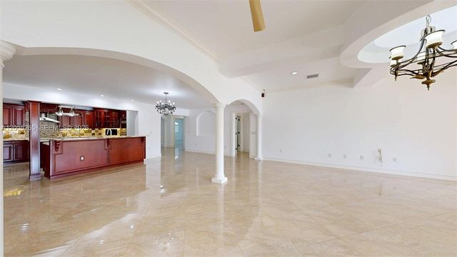 6265 W 10th Ave, Hialeah, FL 33012