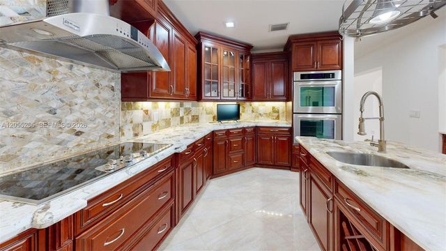 6265 W 10th Ave, Hialeah, FL 33012