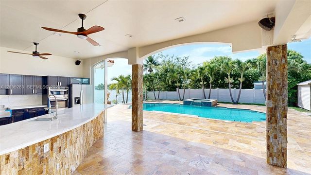 6265 W 10th Ave, Hialeah, FL 33012