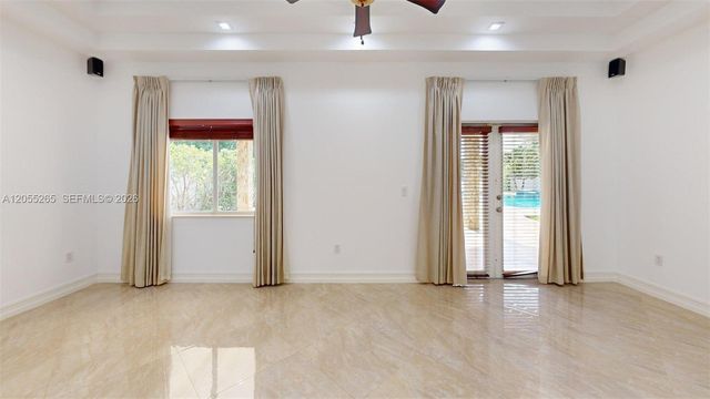 6265 W 10th Ave, Hialeah, FL 33012