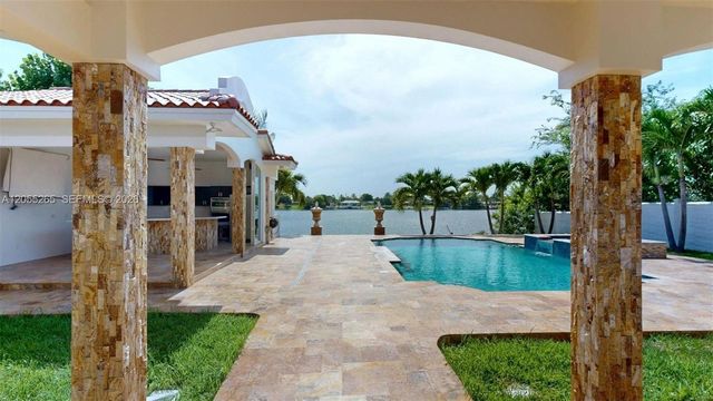 6265 W 10th Ave, Hialeah, FL 33012