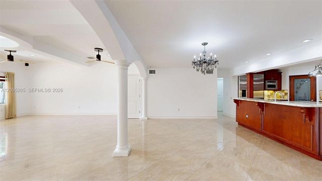 6265 W 10th Ave, Hialeah, FL 33012
