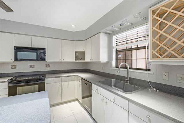 5306 RIDGEWELL COURT, Tampa, FL 33624