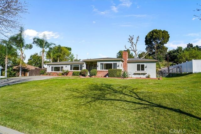 22573 Arriba Drive, Saugus, CA 91350