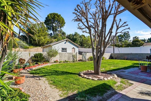 22573 Arriba Drive, Saugus, CA 91350
