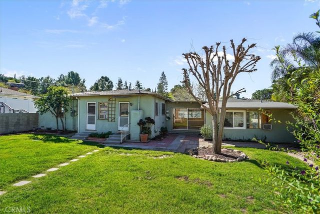 22573 Arriba Drive, Saugus, CA 91350