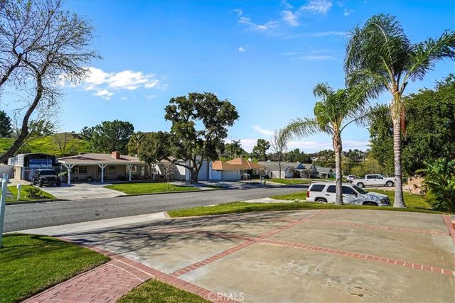 22573 Arriba Drive, Saugus, CA 91350