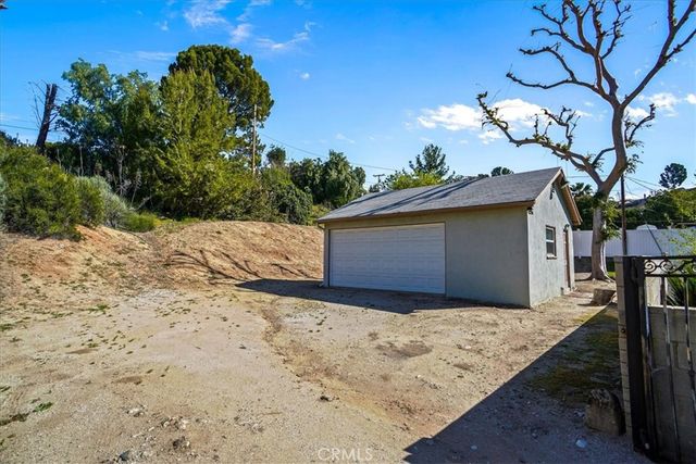 22573 Arriba Drive, Saugus, CA 91350