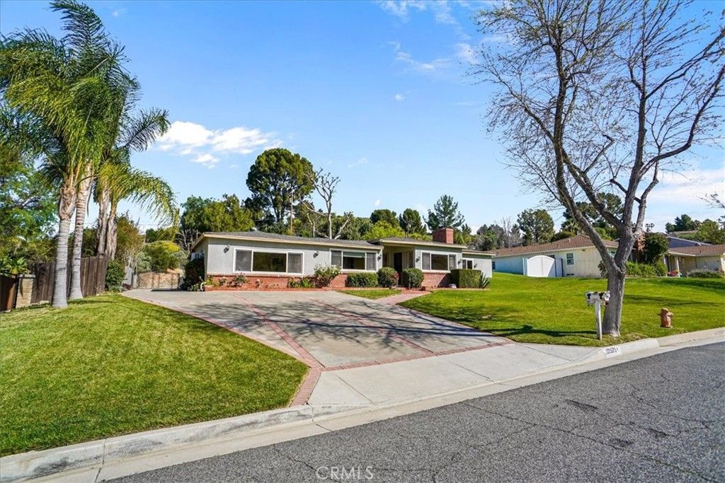 22573 Arriba Drive, Saugus, CA 91350