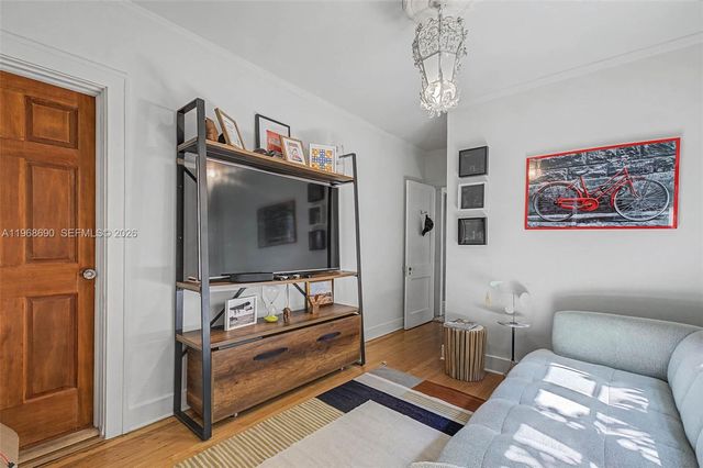 3233 Crystal Ct, Miami, FL 33133