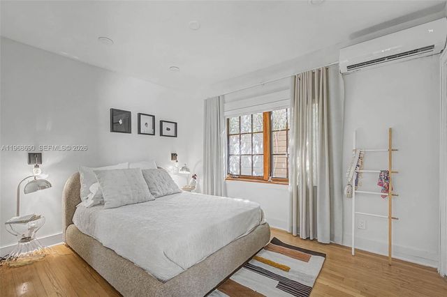 3233 Crystal Ct, Miami, FL 33133