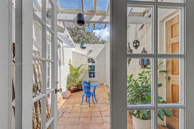 3233 Crystal Ct, Miami, FL 33133