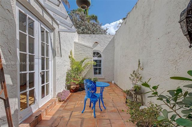 3233 Crystal Ct, Miami, FL 33133